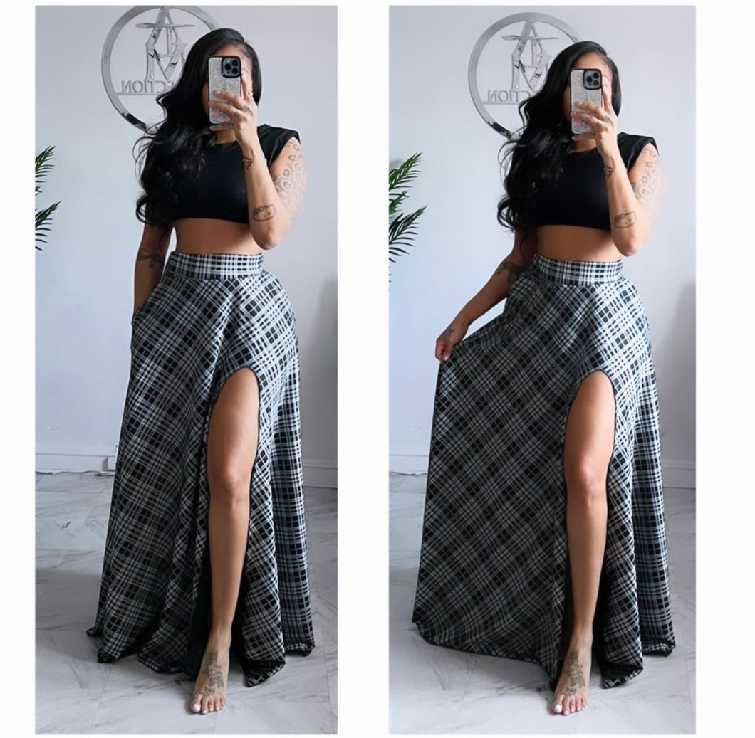 black/grey plaid skirt